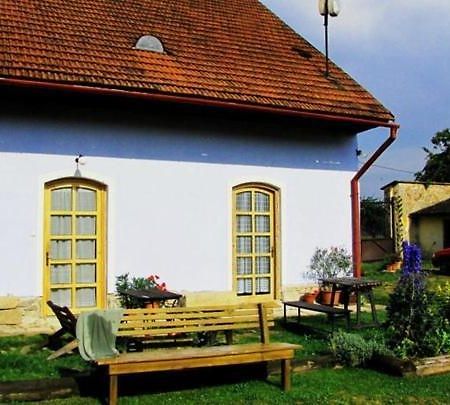 Dvur V Borovne Apartment Borovna Luaran gambar