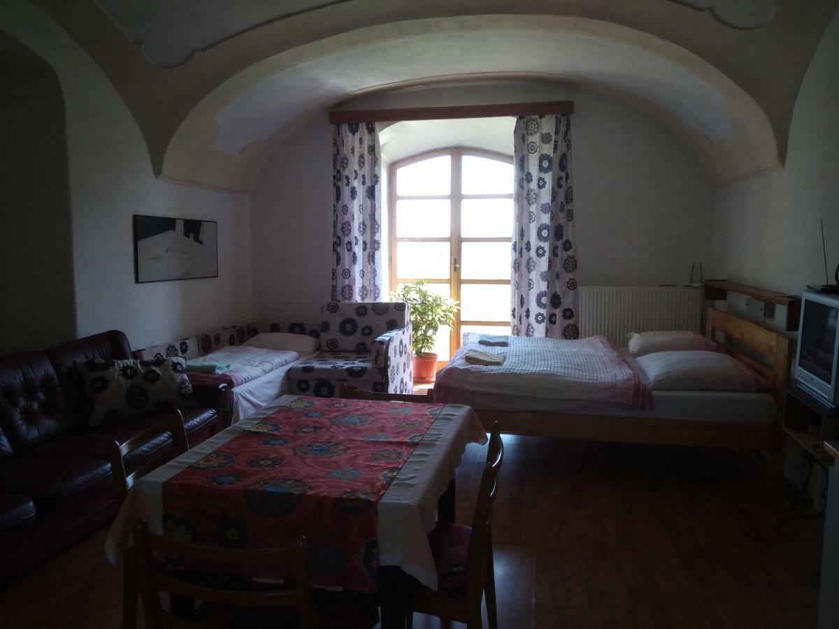 Dvur V Borovne Apartment Borovna Luaran gambar